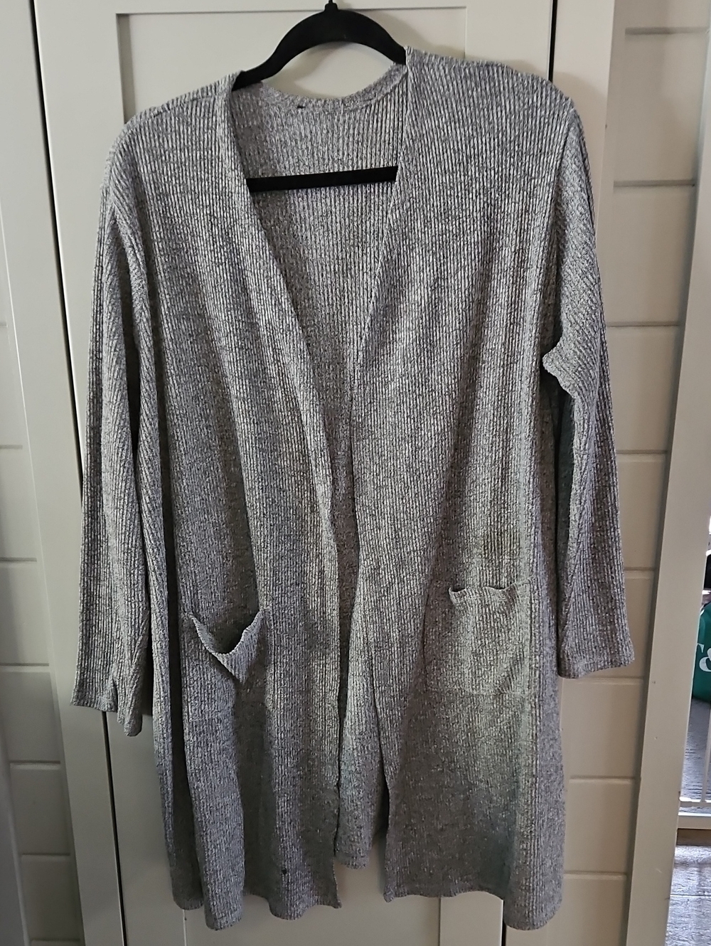 Open-Front Ribbed Women’s Cardigan in Light Gray/ Vlack With Pockets Ptp30 L33
